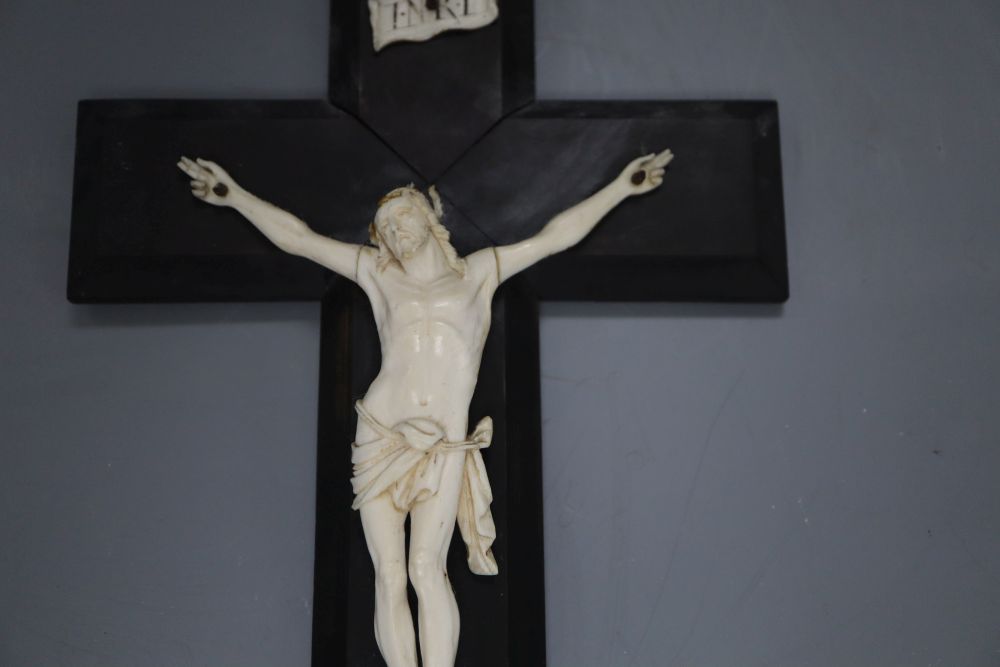 A Dieppe carved ivory crucifix, length 27.5cm